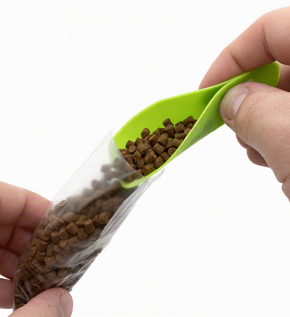 Premium PVA Solid Bags Medium 7x14cm x25 – Carp Fishing PVA Bags + Scoop (2m PVA String included)