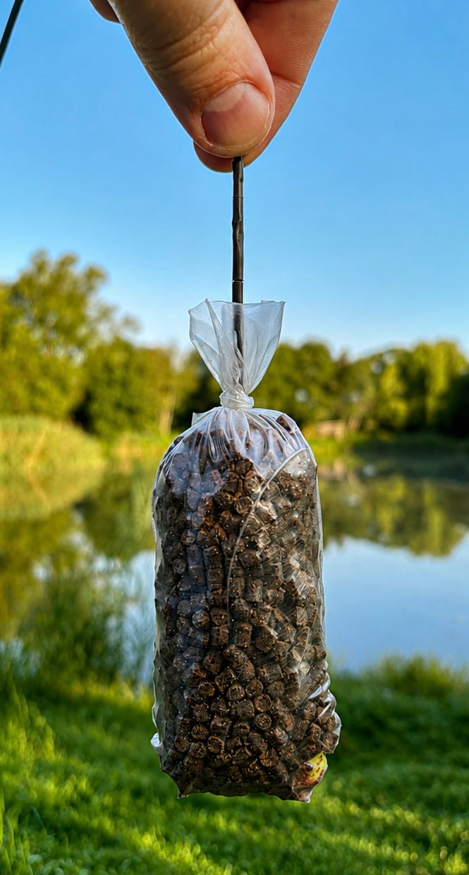 Premium PVA Solid Bags Medium 7x14cm x25 – Carp Fishing PVA Bags + Scoop (2m PVA String included)